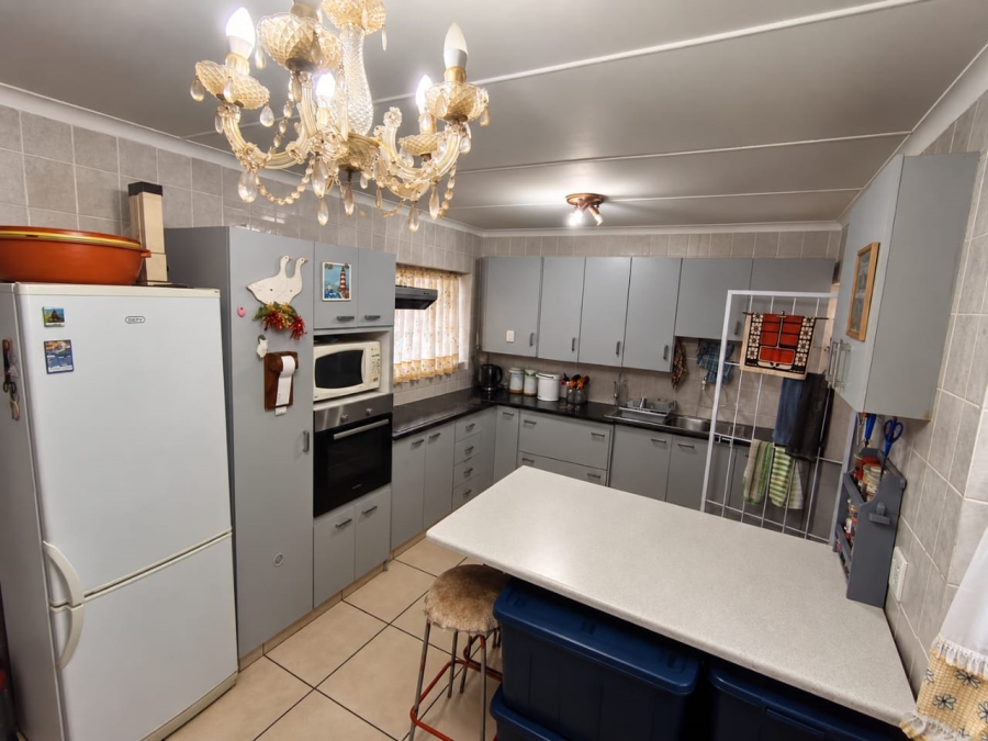 2 Bedroom Property for Sale in Heiderand Western Cape